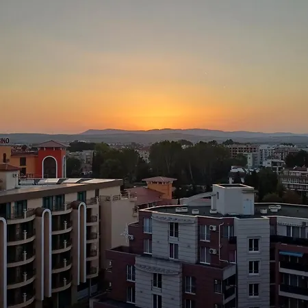 Admiral Plaza 35 -studio-sunny Апартаменты *