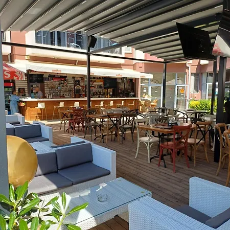 Admiral Plaza 35 -studio-sunny 아파트